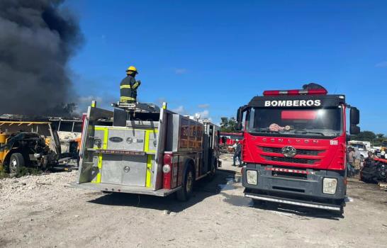 Se incendian varias unidades de transporte de la compañía Monumental en Bávaro