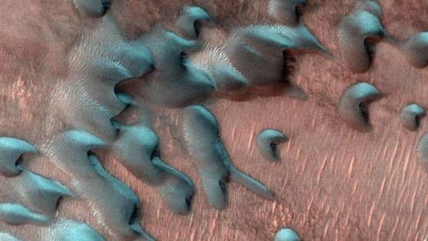 La NASA muestra el invierno en Marte: nieve en forma de cubo, paisajes helados, escarcha y temperaturas bajo cero