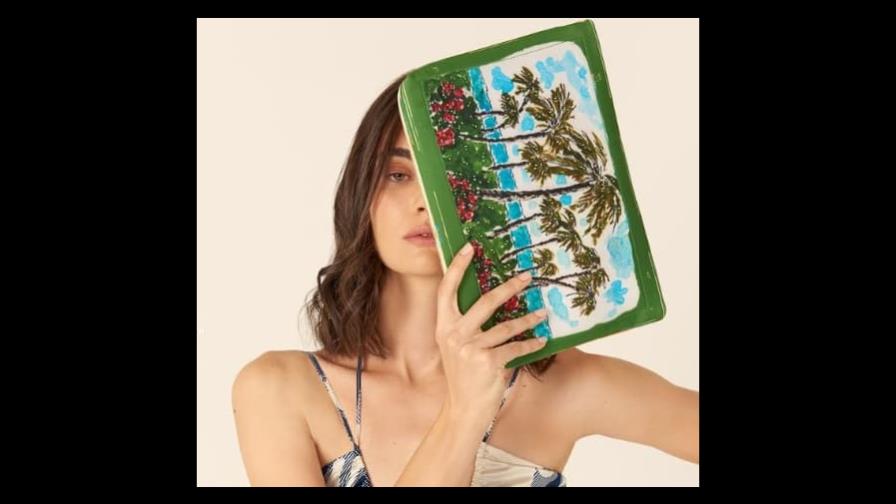 Diseñadora Silvia Tcherassi rinde tributo a Punta Cana con una colección de bolsos de mano