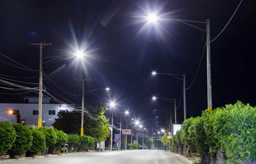 Edesur anuncia instalará 2,000 luminarias en las provincias de su zona de concesión