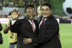 Actor, cantante y figura comercial: los goles de Pelé fuera del campo