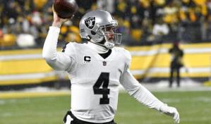 Raiders envían a Carr a la banca, Stidham será titular