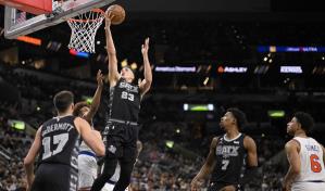VIDEO | Spurs superan a Knicks a pesar de 41 puntos de Randle