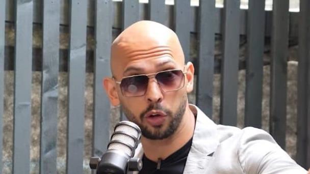 Polémico influencer Andrew Tate detenido por trata de mujeres