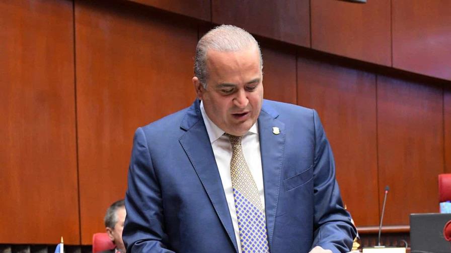 Senador Alexis Victoria Yeb niega que hayan recibido presión de Palacio por ley Senador Alexis Victoria Yeb niega que hayan recibido presión de Palacio por ley