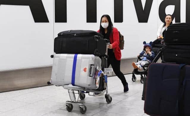 Reino Unido exigirá resultado negativo de test de COVID-19 a viajeros de China
