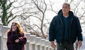 Tom Hanks recupera la esperanza de un viudo gruñón en A Man Called Otto