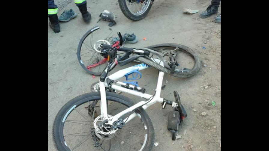 Muere ciclista que escoltaba participantes en una maratón al ser arrollado por una yipeta Muere ciclista que escoltaba participantes en una maratón al ser arrollado por una yipeta