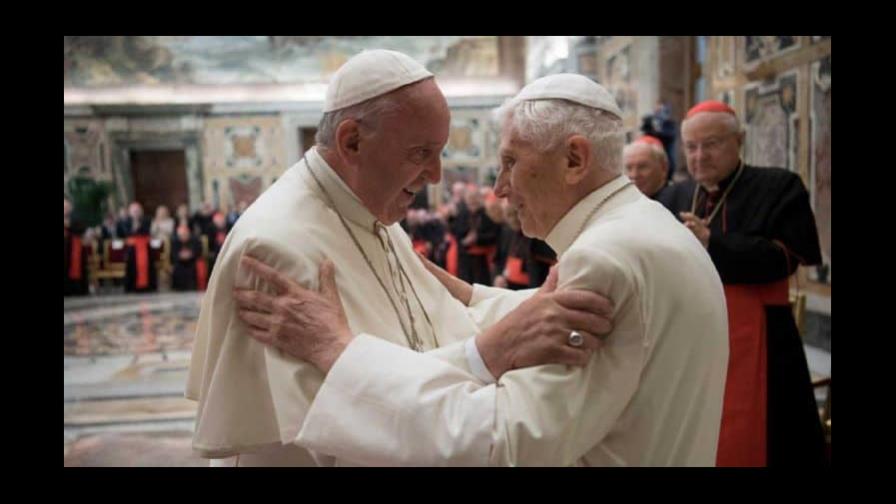 La difícil convivencia entre el emérito Benedicto XVI y su sucesor Francisco