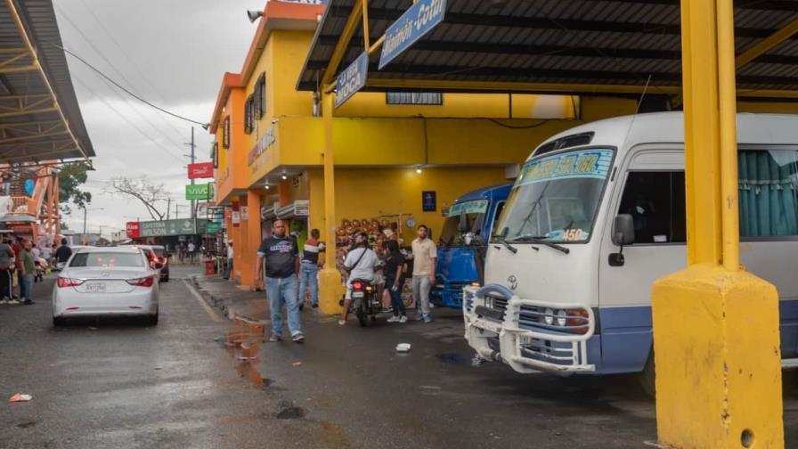 Dominicanos viajaron temprano al interior del país