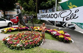 Lanzan campaña para cambiar estrellas de camiseta de Brasil en honor a Pelé