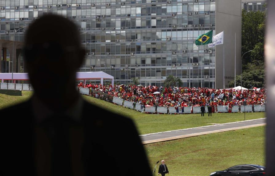 Lula llega a la Catedral de Brasilia y comienza la ceremonia de investidura