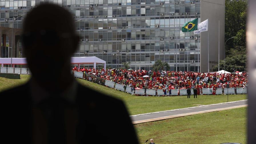Lula llega a la Catedral de Brasilia y comienza la ceremonia de investidura