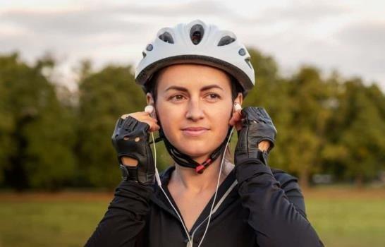 ¿Es peligroso andar en bicicleta con auriculares?