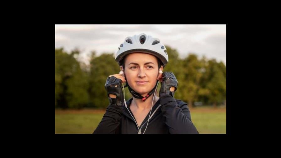Andar en bicicleta con auriculares puede ser peligroso Andar en bicicleta con auriculares puede ser peligroso