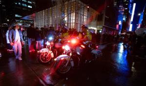 Hombre ataca policías con un machete en víspera de Año Nuevo en Times Square