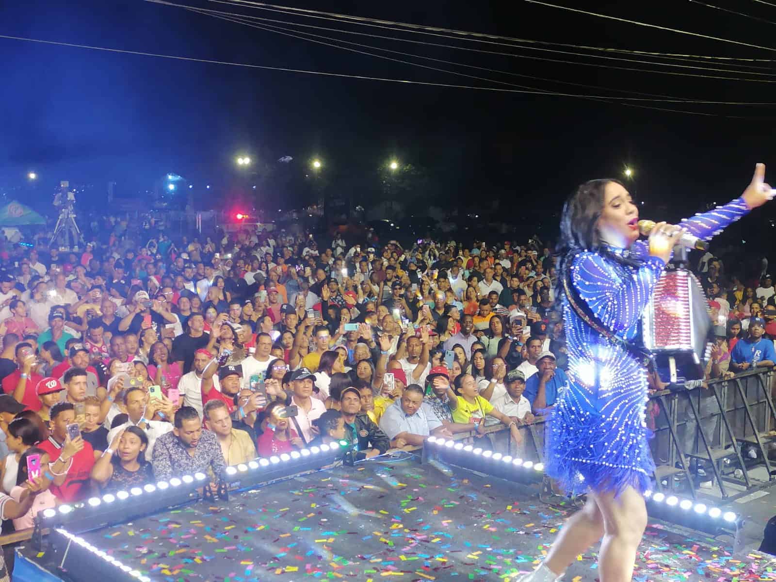 La merenguera típica María Díaz.