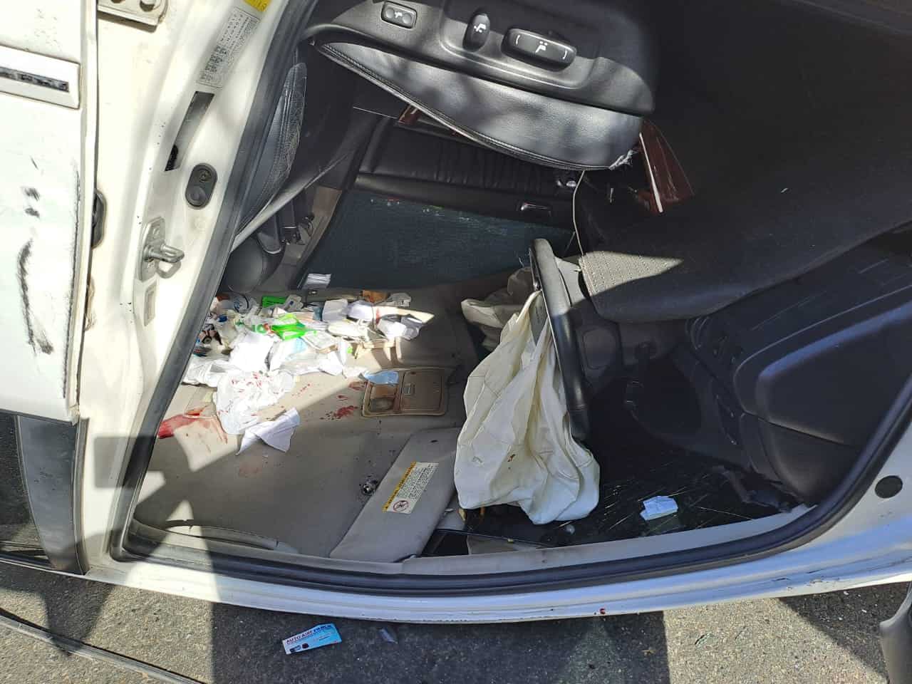Vehículo volcado en la avenida República de Colombia.