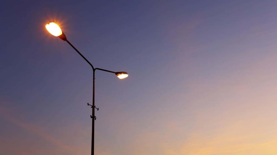 Ciudad francesa reduce su alumbrado nocturno por ahorro y medioambiente Ciudad francesa reduce su alumbrado nocturno por ahorro y medioambiente