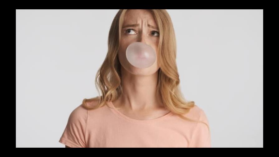 Lo que pasa si te tragas una goma de mascar
