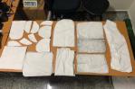 Ocupan en el AILA 21 láminas de cocaína camufladas en abrigos, carteras y mochilas