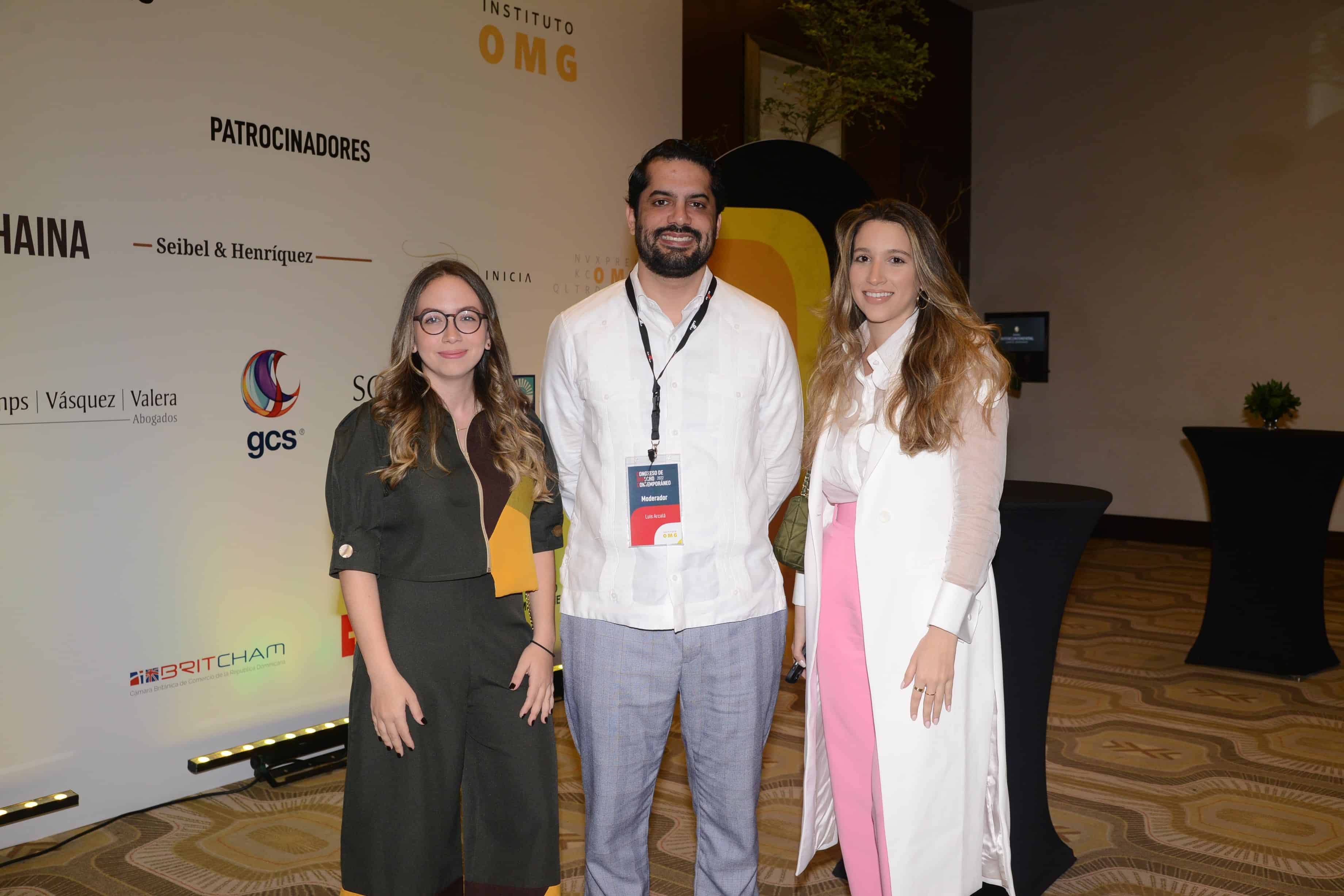 Nicole Portes, Luis Arcala´ y Beatriz Clavijo.