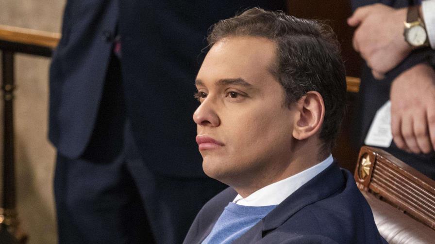Congresista mentiroso de NY toma posesión de su cargo pese a investigación