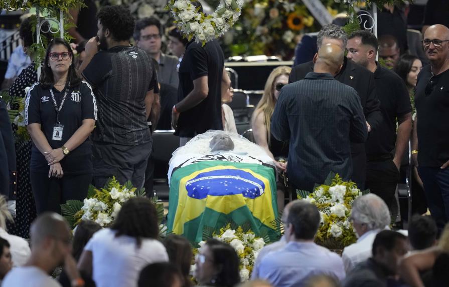 VIDEO | Brasil se alista para enterrar a Pelé en la meca del fútbol