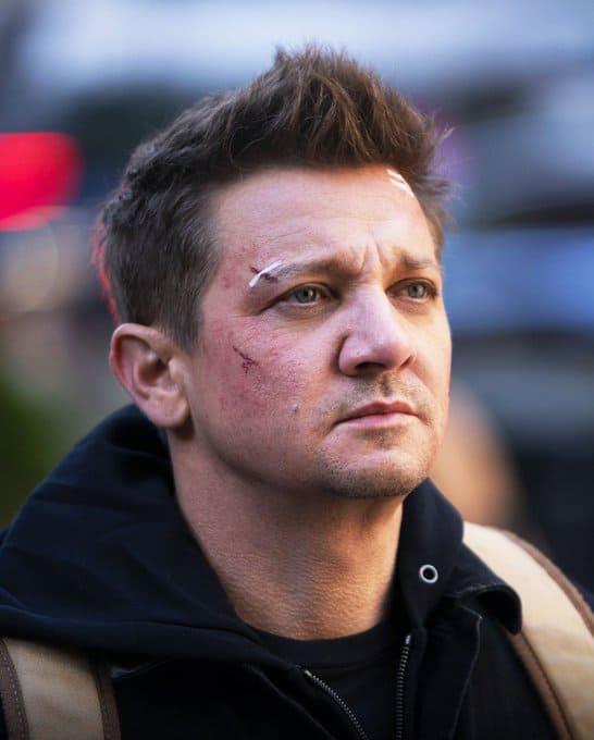 Actor Jeremy Renner tiene graves heridas tras accidente con quitanieves