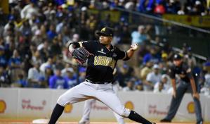 Elías somete al Licey en el Quisqueya y las Águilas defienden la cima