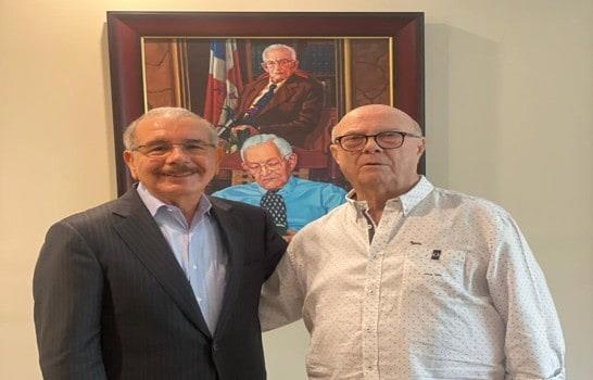 Hipólito Mejía visita a Danilo Medina; hablan de perspectivas nacionales para el 2023