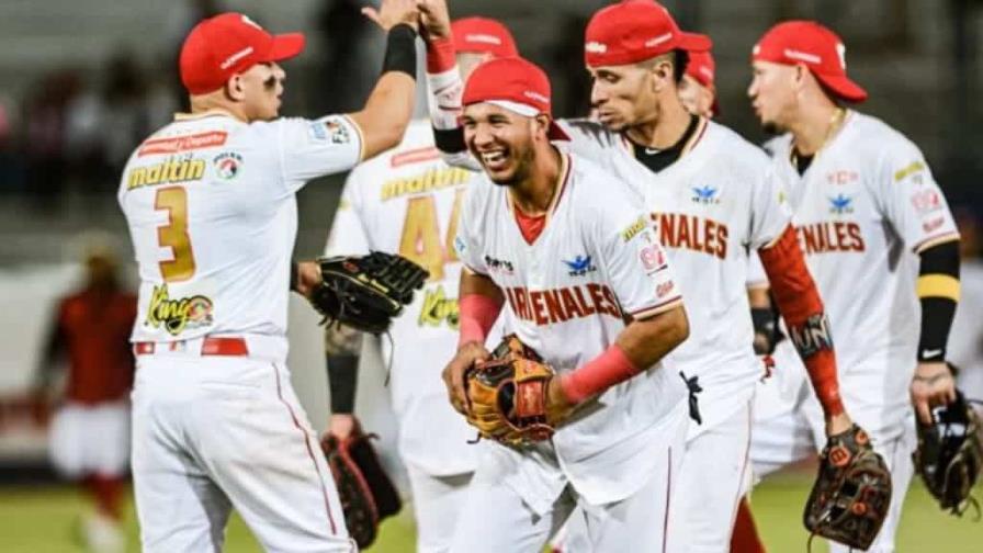 Cardenales apalean a Navegantes en el round robin del béisbol venezolano