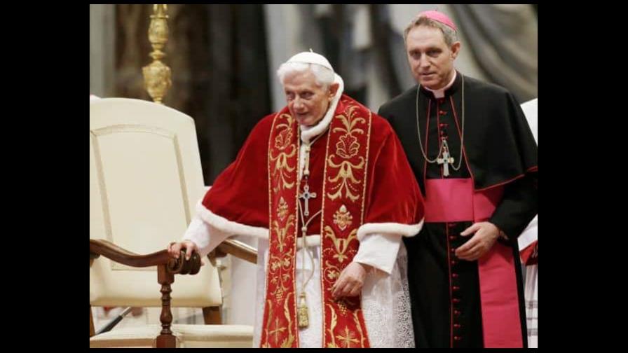 Publicarán libro del secretario personal de Benedicto XVI