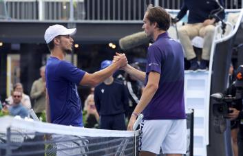 Medvedev se mete en cuartos en el torneo de Adelaide