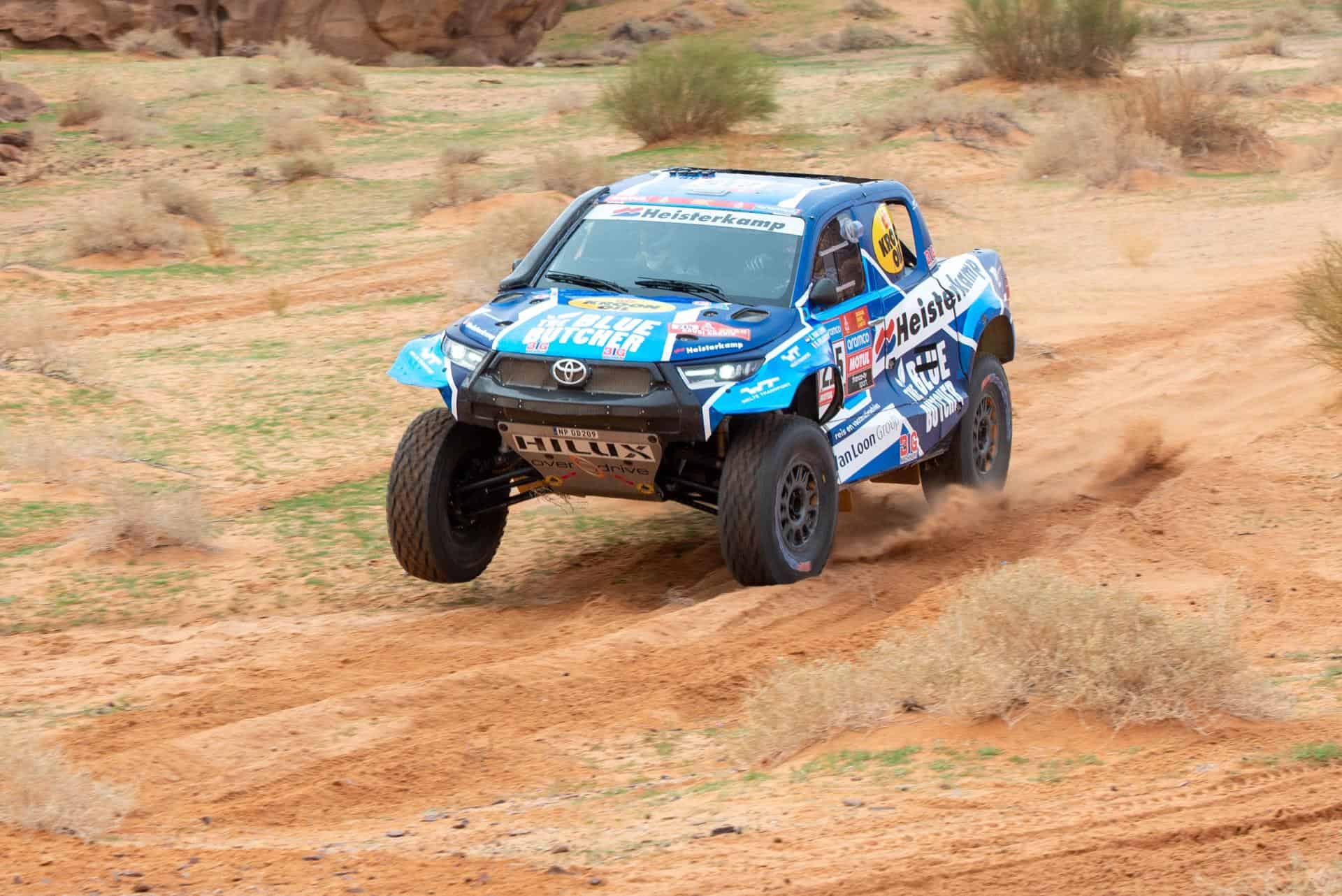  El piloto holandés Erik Van Loon y el copiloto francés Sebastien Delaunay conducen su Toyota Hilux Overdrive para Overdrive Racing durante la tercera etapa del Rally Dakar 2023 de Alula a Ha'il , Arabia Saudita, 03 de enero de 2023. <br>