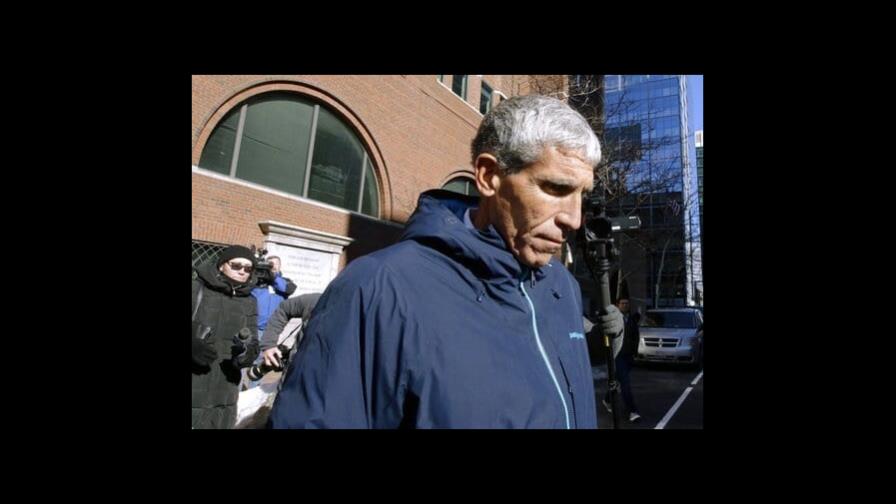 Condenan a autor en caso de sobornos universitarios en EEUU