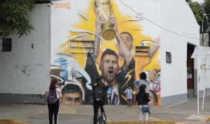 Messi y la Copa del Mundo: un idilio que decora las calles de Argentina