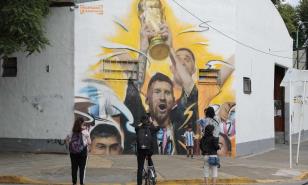 Messi y la Copa del Mundo: un idilio que decora las calles de Argentina