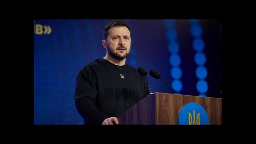 Zelenski acusa a Putin de querer usar la Navidad como una tapadera