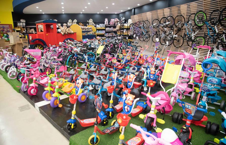 Las tiendas se benefician de la tradición de regalar juguetes el Día de los Reyes Magos