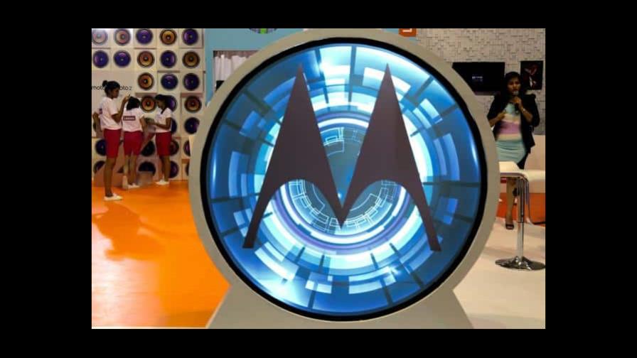 Motorola y Bullit presentan primer dispositivo con mensajería por satélite