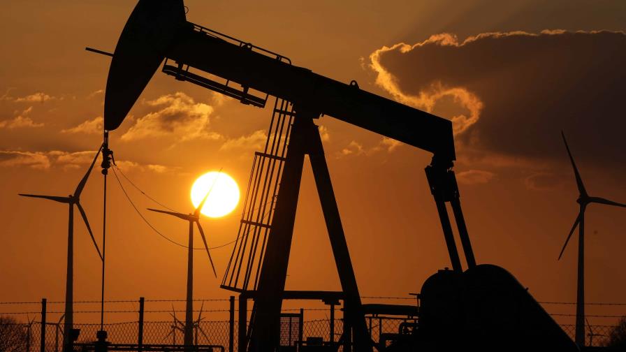 El petróleo de Texas baja un 0.75 % y cierra en 78.15 dólares el barril