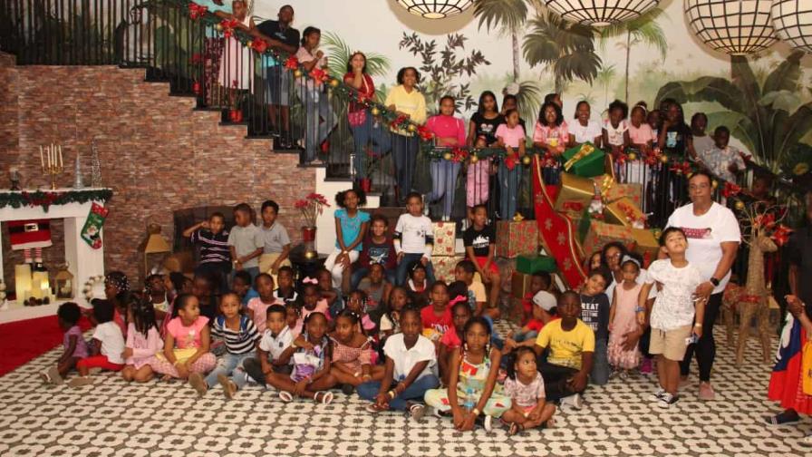 Noche Mágica de Navidad vuelve a llevar alegría a los niños de Punta Cana