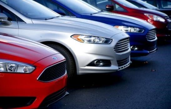 EEUU: Ventas de autos caen 8 %, su nivel más bajo en más de una década