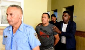 Jueza aplaza por cuarta vez medida contra acusado de estafar con visas de trabajo a EEUU