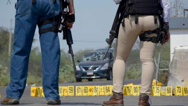 Aerolíneas cierran operaciones por violencia en Sinaloa tras captura de capo