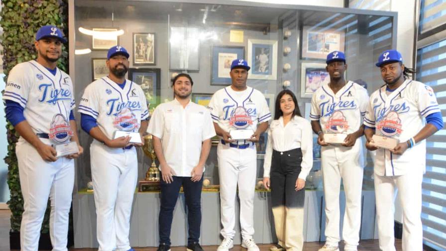 Aquí los premiados en Los Dominicanos Primeros Cuqui Córdova