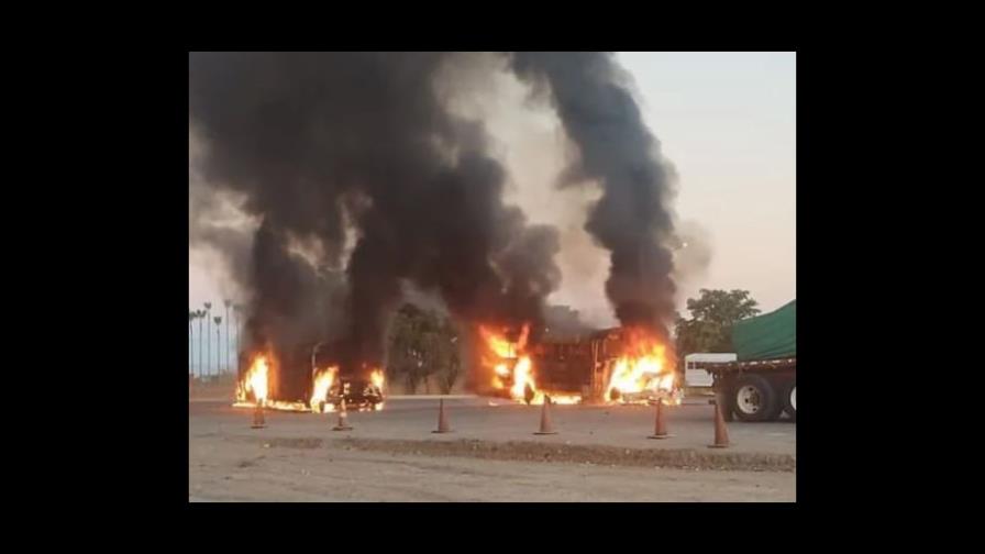 Ataques armados, incendios y narcobloqueos en Sinaloa tras captura del hijo del Chapo Guzmán