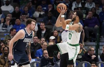 VIDEO | Triple-doble de Tatum encamina a Celtics sobre Mavericks