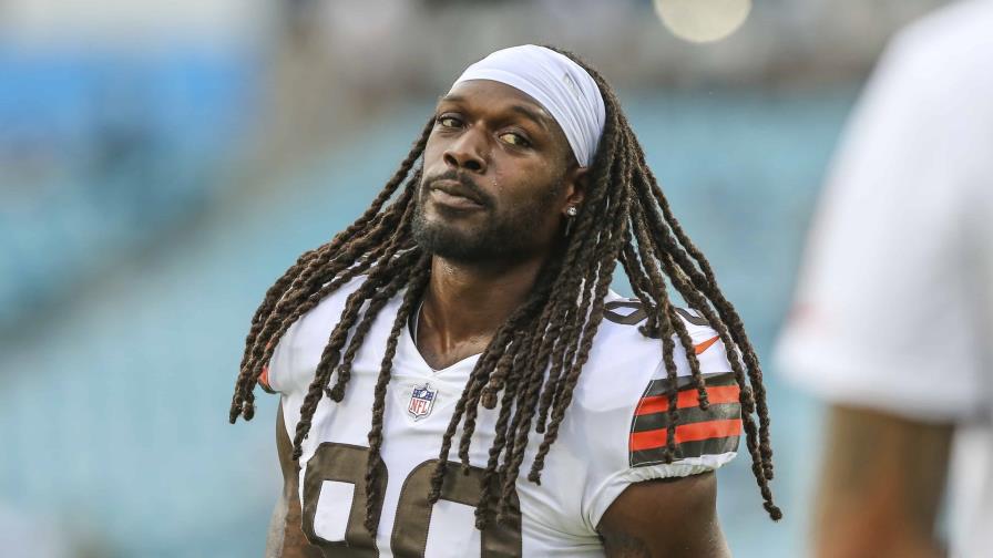 Browns envían a casa a Clowney tras criticar al equipo